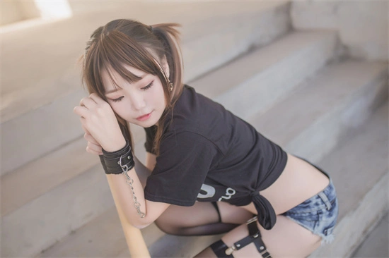 西檬之家-OTK是什么意思？BDSM中跨膝惩戒的全新理解
